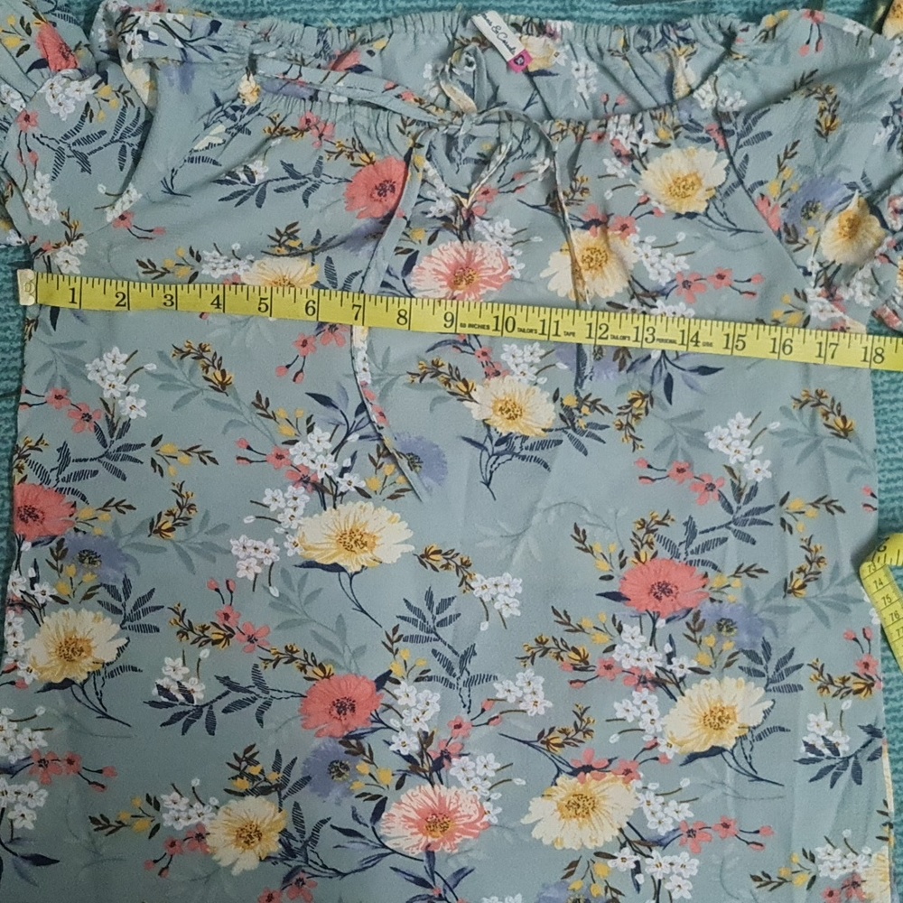 Floral Top - Picture 9 of 10